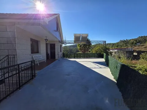 Casa de 200 m² a Ponte Caldelas