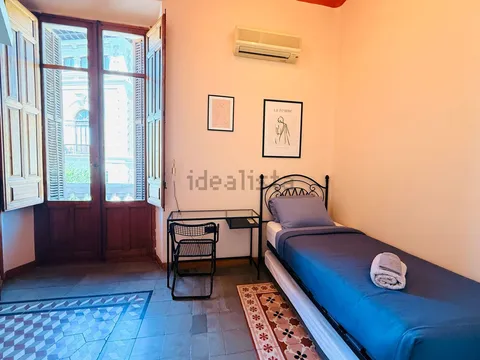 Кімната в оренду, Granada