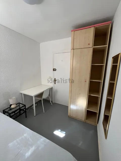 Кімната в оренду, Recas