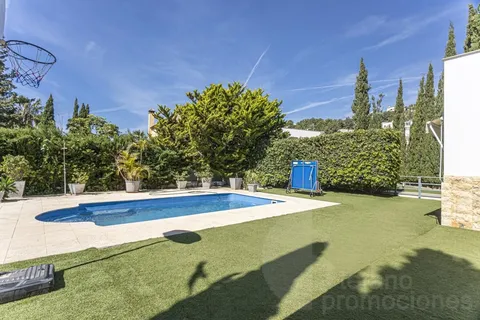 Casa de 402 m² en Málaga (2/47)