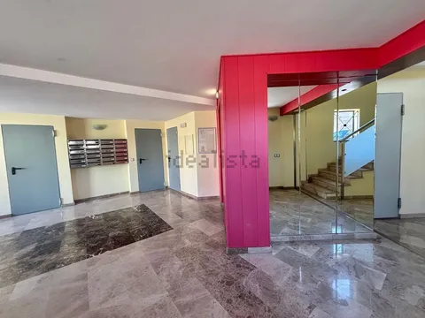 Flat 94 m² in Cadrete