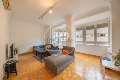 Flat 213 m² in Madrid (2/27)