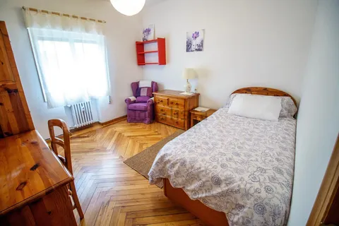 Room for rent, Oviedo