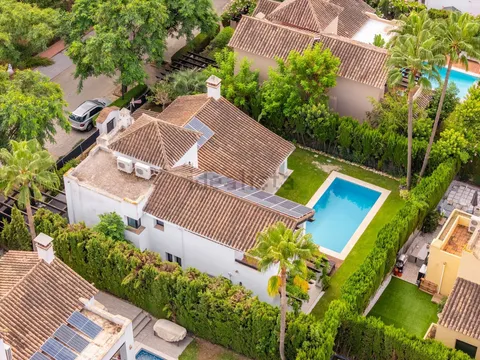 Casa 411 m² a Estepona
