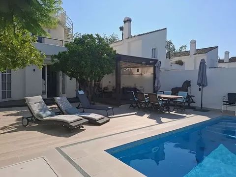 Casa de 300 m² en Estepona