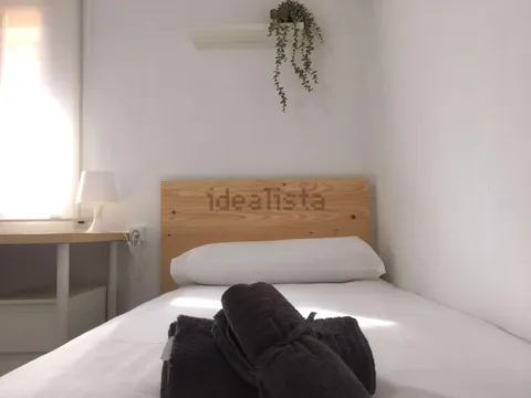 Room for rent, Mataró (2/6)