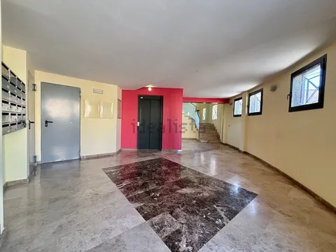 Flat 94 m² in Cadrete