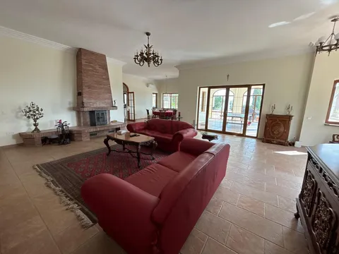 Haus 400 m² in Estepona