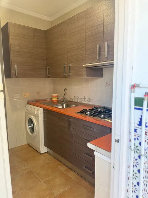 Room for rent, Baza