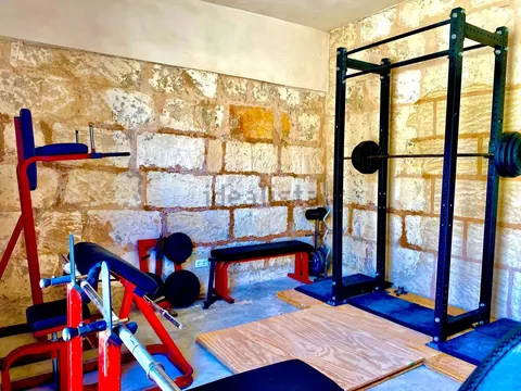 Quarto para alugar, Ariany