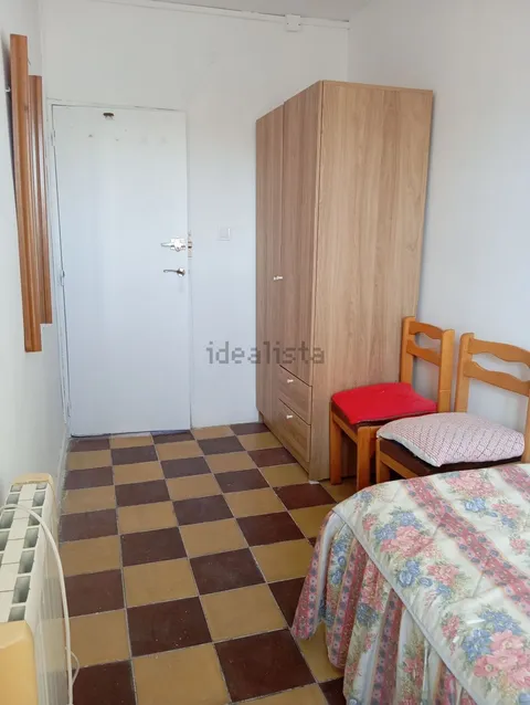 Habitació de lloguer, Madrid (2/3)