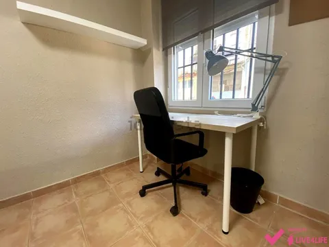 Quarto para alugar, Godella