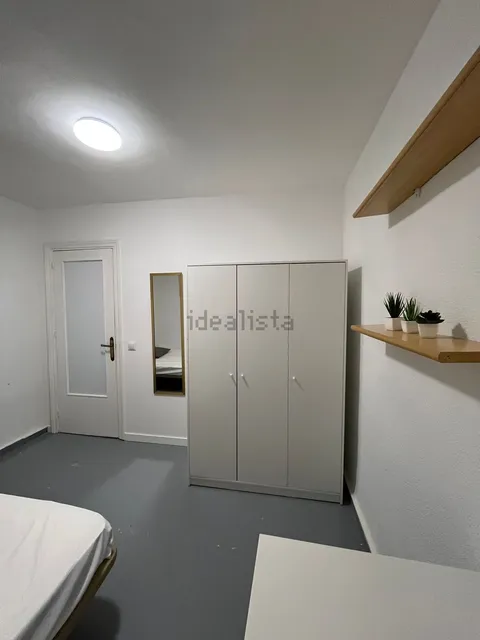 Кімната в оренду, Recas