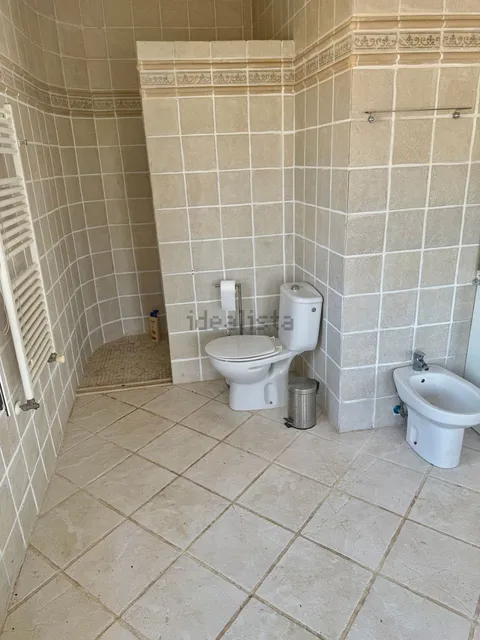 House 380 m² in Onil