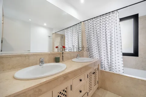 Casa 411 m² a Estepona