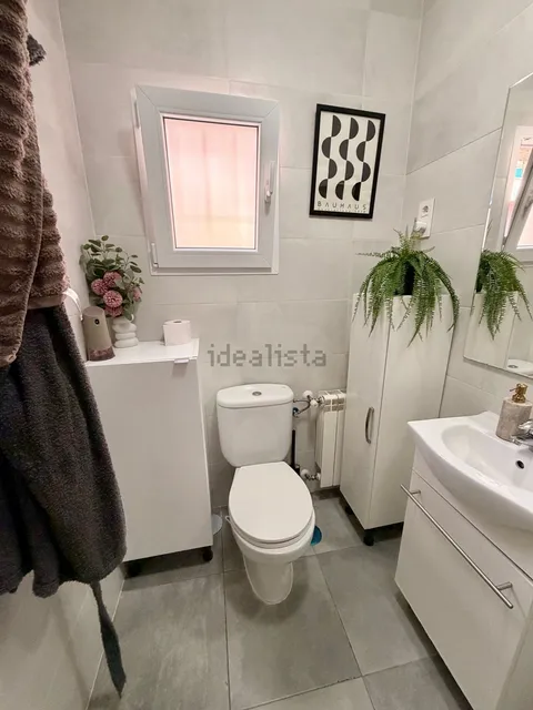 Room for rent, Madrid (3/7)