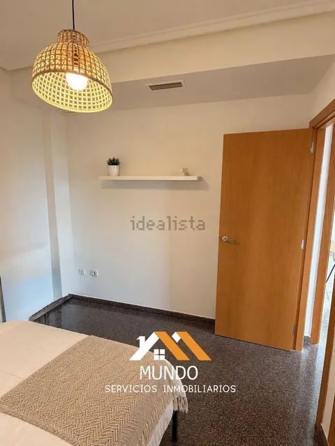Habitació de lloguer, la Pobla de Vallbona (2/3)