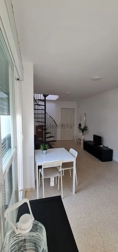 Pis de 69 m² a Sanlúcar la Mayor (2/19)
