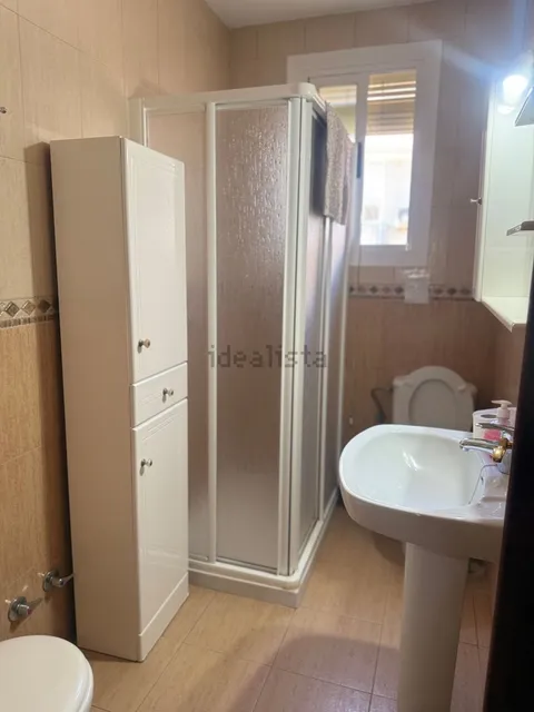 Room for rent, Baza