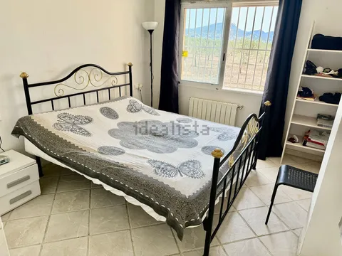 House 380 m² in Onil