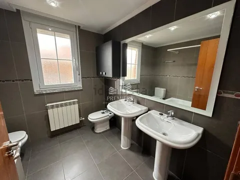 Casa 222 m² a Villares de la Reina