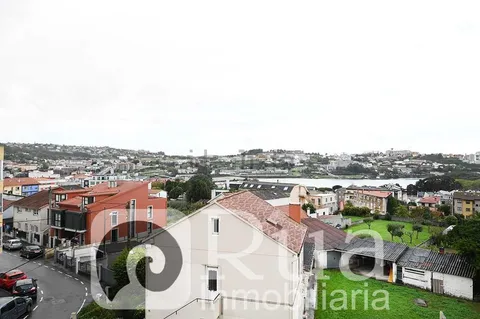 Pis de 77 m² a Oleiros