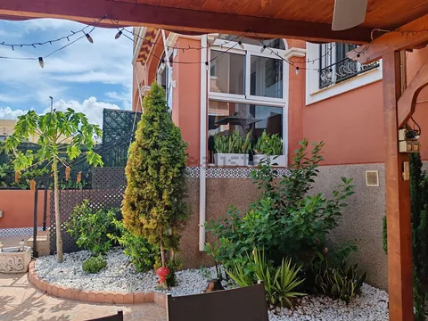 Casa de 95 m² a Los Montesinos
