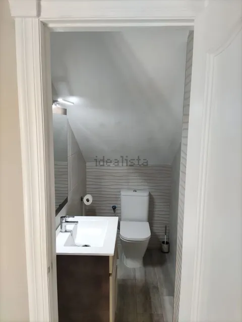 Stanza in affitto, Baza