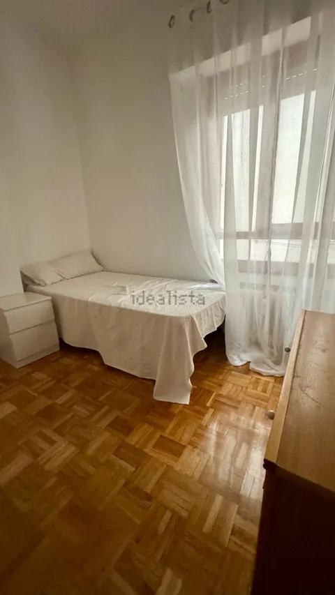 Кімната в оренду, Madrid