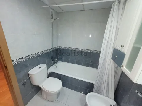 Wohnung 75 m² in La Puebla de Alfindén
