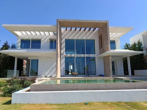 House 750 m² in Ojén