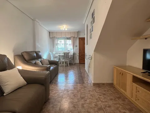 Casa de 100 m² a Oriola