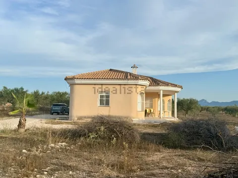 House 380 m² in Onil