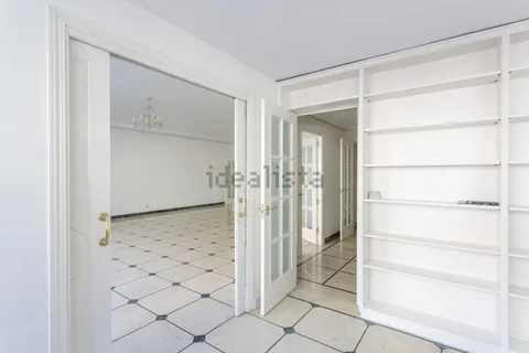 Flat 287 m² in Madrid (3/60)