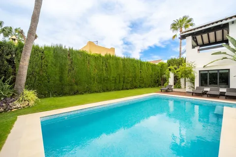 Casa 411 m² a Estepona
