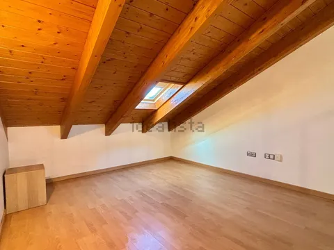 Flat 94 m² in Cadrete