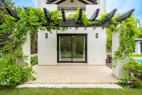 Casa 411 m² a Estepona