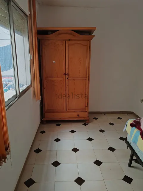 Quarto para alugar, Bullas