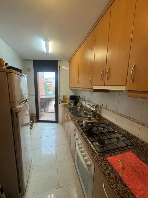 Room for rent, l'Hospitalet de Llobregat (4/12)
