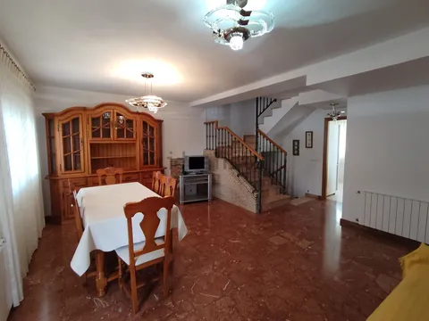 Casa de 240 m² a la Pobla de Vallbona