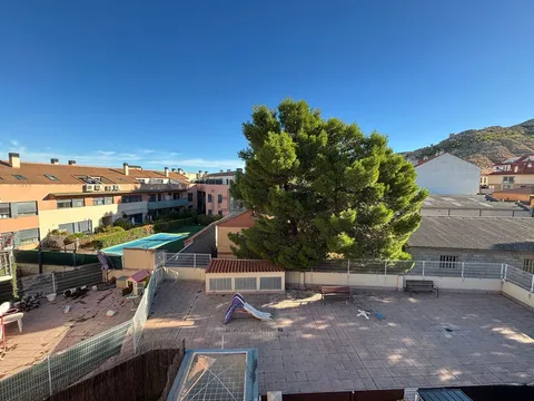 Flat 94 m² in Cadrete