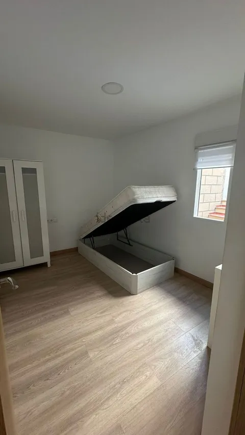 Chambre à louer, Santa Coloma de Gramenet (2/5)
