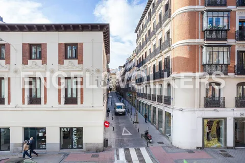 Wohnung 217 m² in Madrid