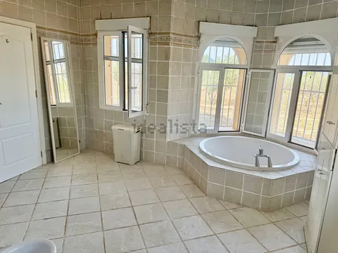 House 380 m² in Onil