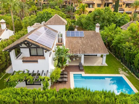 Casa 411 m² a Estepona