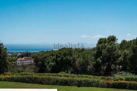 Haus 350 m² in Marbella