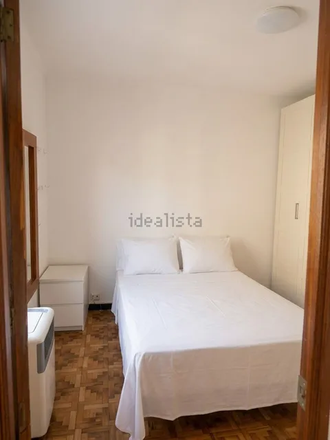 Habitació de lloguer, Barcelona (2/2)