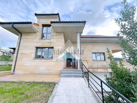 Casa 360 m² a Oviedo (2/70)