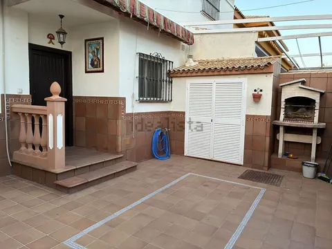 Casa de 138 m² a Gines
