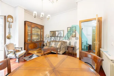 Flat 82 m² in Oviedo